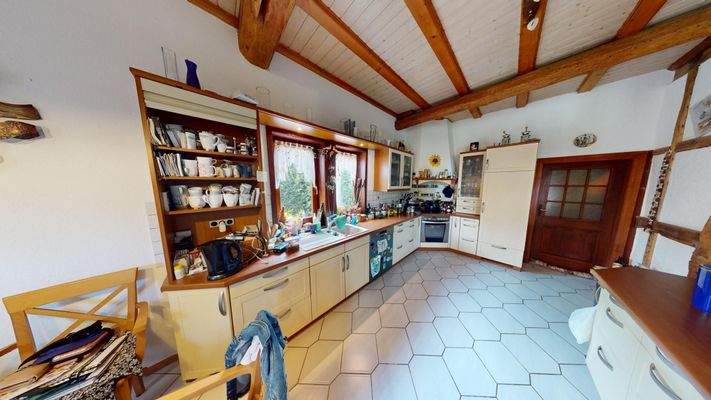 Eigengenutzt- Küche mit Speisk.