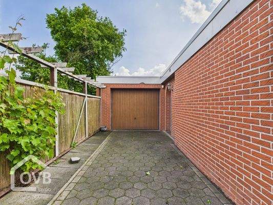 Auffahrt / Garage