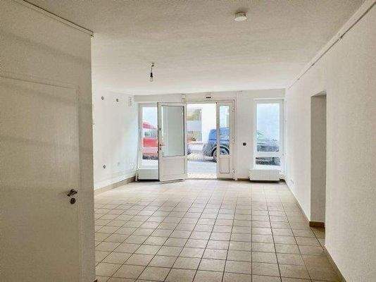 Geschäftsraum I - Zugang Teeküche - Garderobe - WC