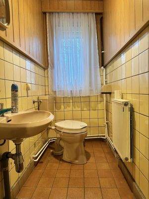 Gaste-WC im EG (neben Windfang)