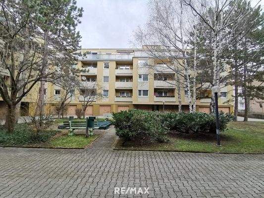 Innenhofgarten mit Sitzgelegenheiten