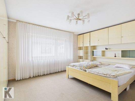 Großes Schlafzimmer