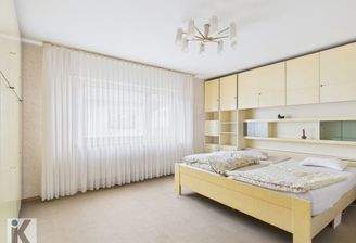 Großes Schlafzimmer