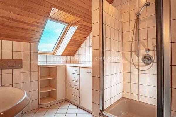 Tageslichtbad mit Dusche