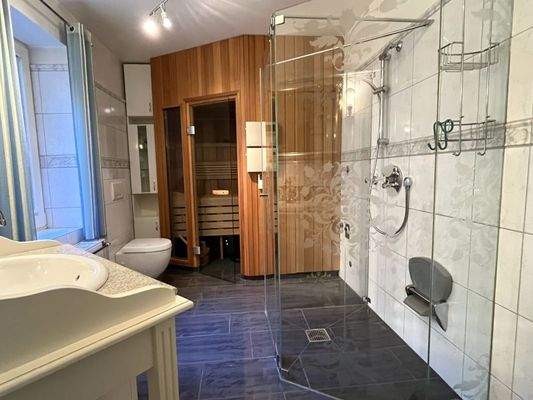 Badezimmer mit Sauna