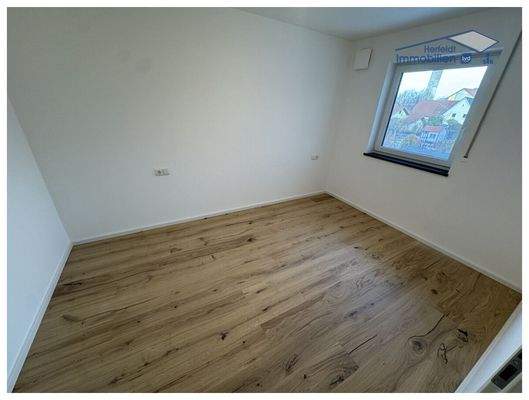 Geräumiges Schlafzimmer OG