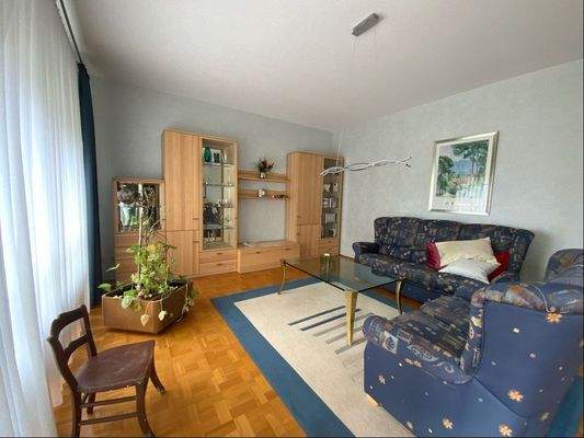 Wohnzimmer mit Zugang zur Terrasse 