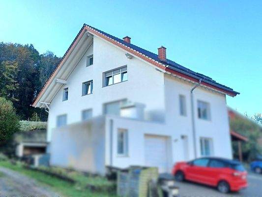 Straßenansicht links