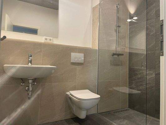 Badezimmer mit begehbarer Dusc