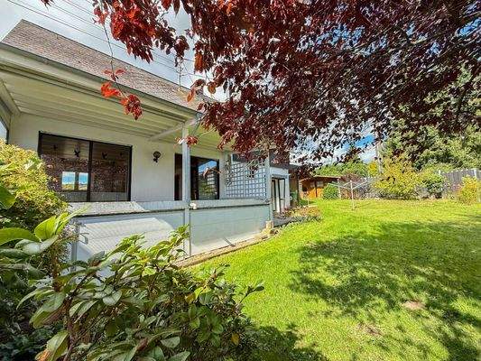 Große, überdachte Terrasse