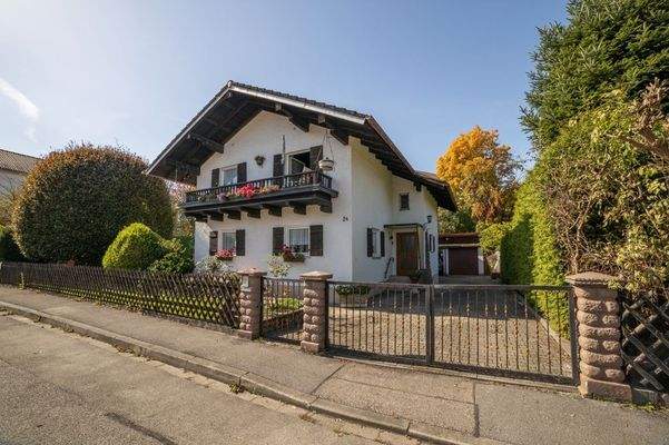 Vorderansicht Grundstück /Altbau