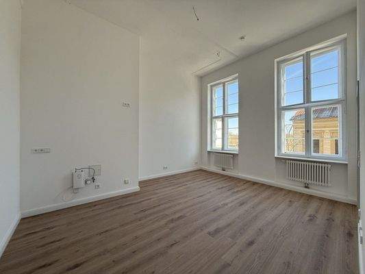 heller Wohn- und Küchenbereich