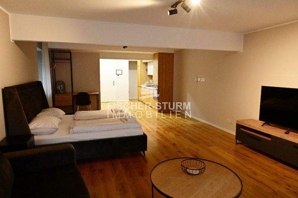 Zimmerblick zur offenen Küche