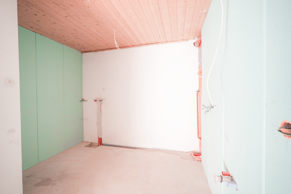 Badezimmer DG (jetziger unausgebauter Originalzustand)