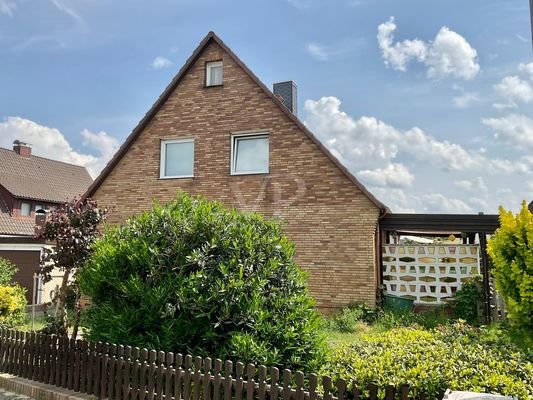 Vorderansicht mit Blick zur Terrasse