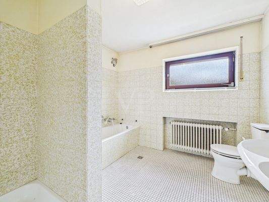 großzügiges Hauptbad