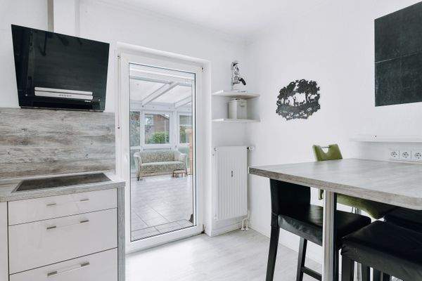 Küche mit Zugang in den Wintergarten / Terrasse