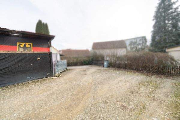 Gemeinschaftshof mit Stellplätzen