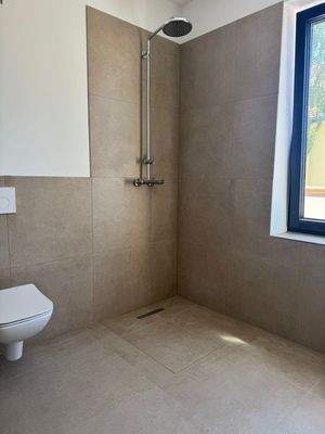 Bad mit ebenerdiger Dusche