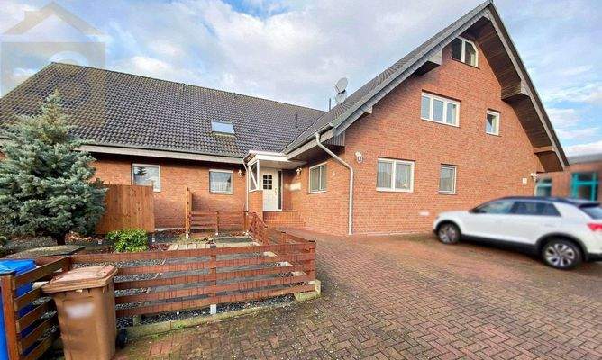 Hausansicht + Terrasse