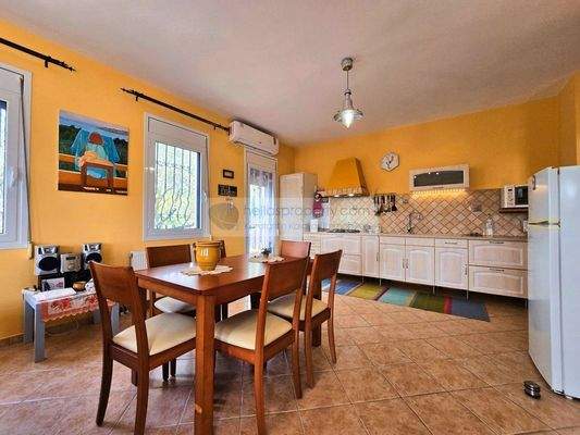 d612698944ad4a5a8c96d77ba921e05f-original