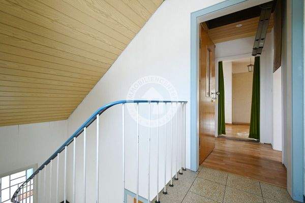 DG - Treppenhaus (Blick 1)