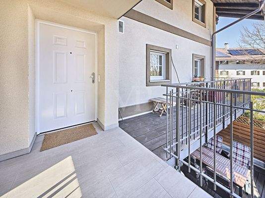 Bsp. Eingang Wohnung mit sep. Balkon