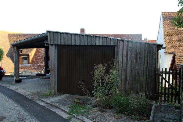 Garage mit Carport