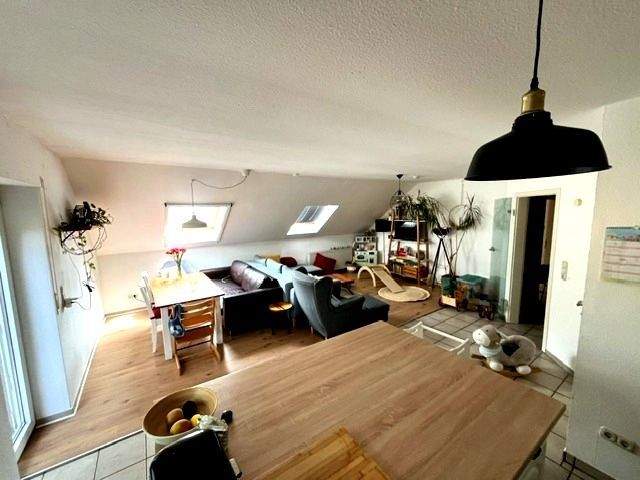 Moderne 4 Zimmer Wohnung, Balkon, Garage in 2 Familienhaus! - Photo 1