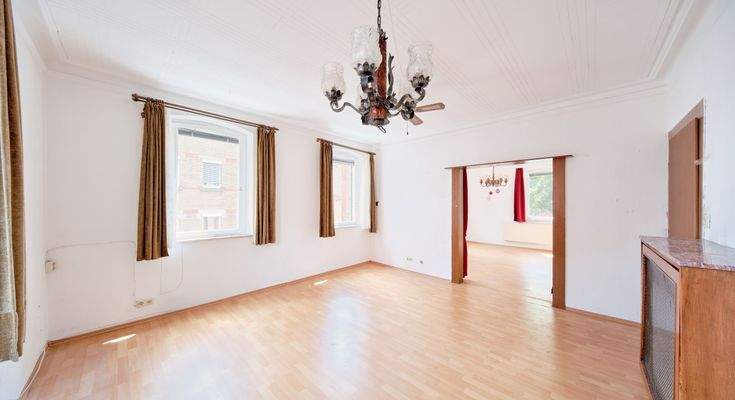 Tolle großzügige Schnitte 