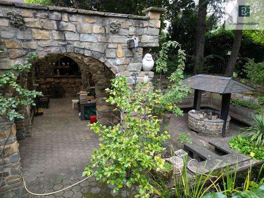 Garten mit Freisitz und Arcardengewölbe