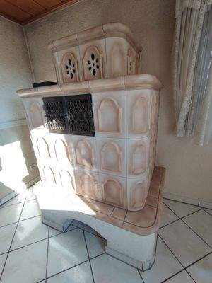 schöner Kachelofen ...