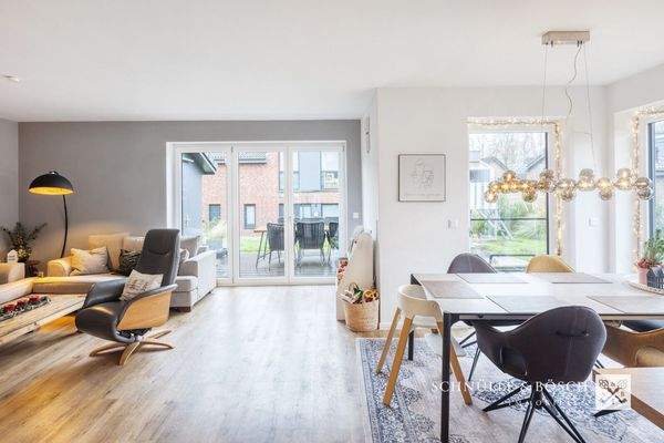 Ein großzügiges Wohn- und Esszimmer