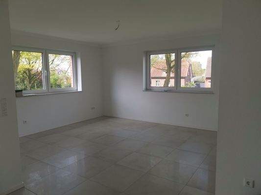 offener Wohnbereich mit Aussicht zum Park 