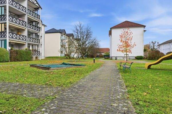 Innenhof mit viel Grün