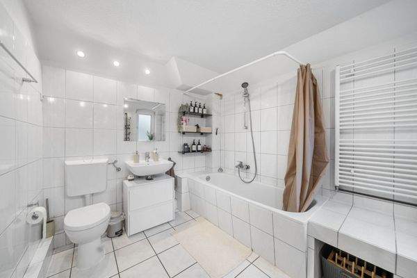 Wannenbad im Erdgeschoss