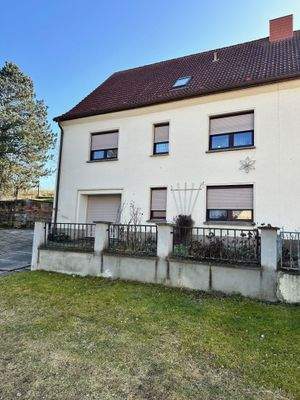 Doppelhaushälfte - Straßenansicht