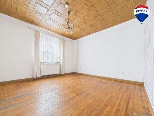 REMAX Immobilien DeLux Mehrfamilienhaus Schlafzimmer Saarbrücken Mark Borowicz-PR0049-STILL015