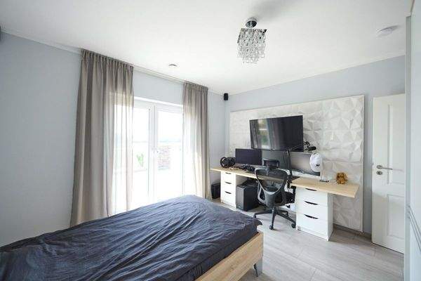 OG, Kinderzimmer/Büro