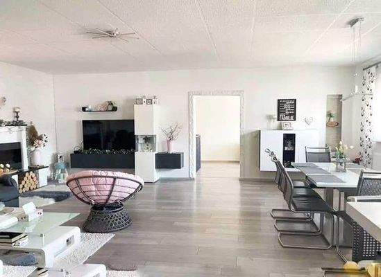 Wohn und Essbereich Bilck von der Küche aus.jpg