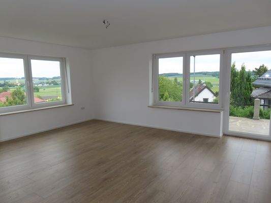 Wohnzimmer-EG- mit Weitsicht u. Terrasse