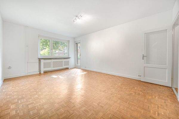 Wohnbereich mit Balkonzugang