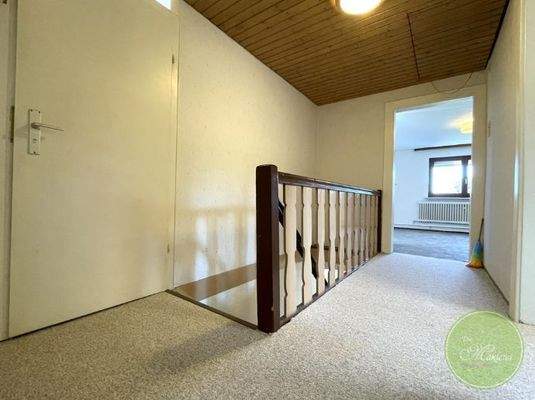 OG: Flur zu allen ...