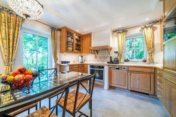 Küche mit Gartenzugang