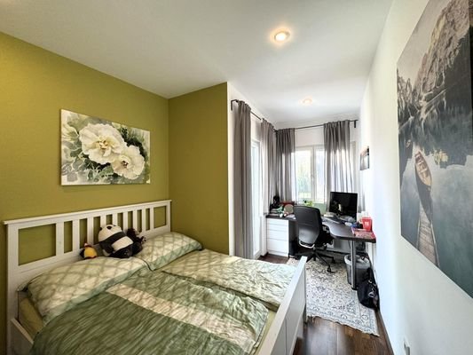 OG / SZ 3 von 3 mit Einbauschr. + angeschl. Balkon