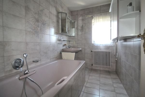 Bad mit Wanne OG