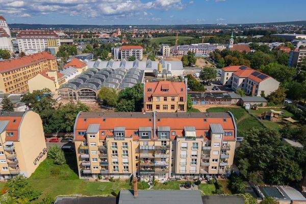 Luftbild Rückansicht Gebäudekomplex