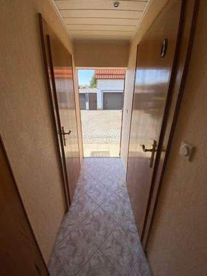 Flur EG mit Ausgang zum Hinterhof.jpeg