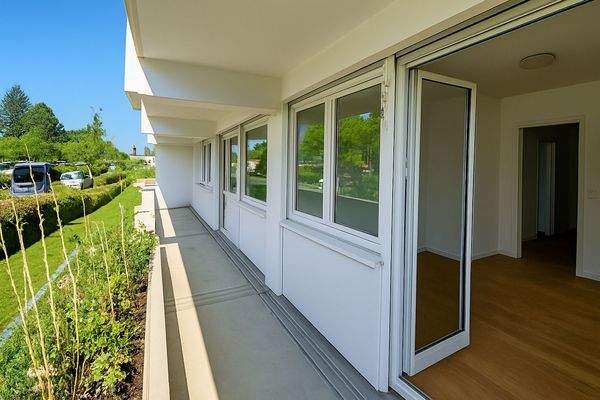 Großer Balkon im Sommer