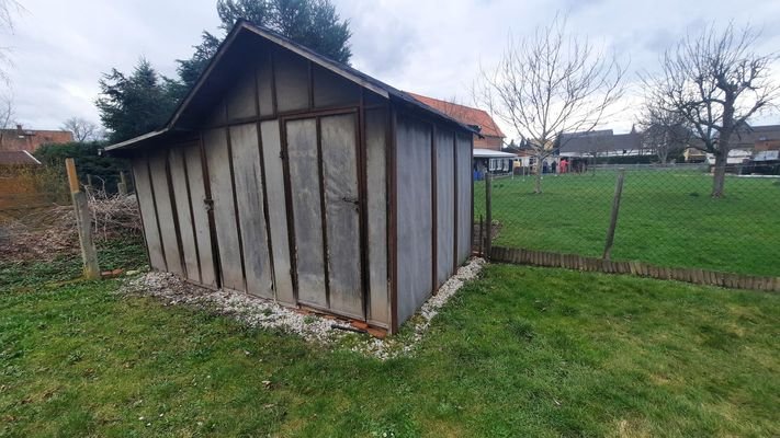 zu der Wohnung gehört ein Schuppen 